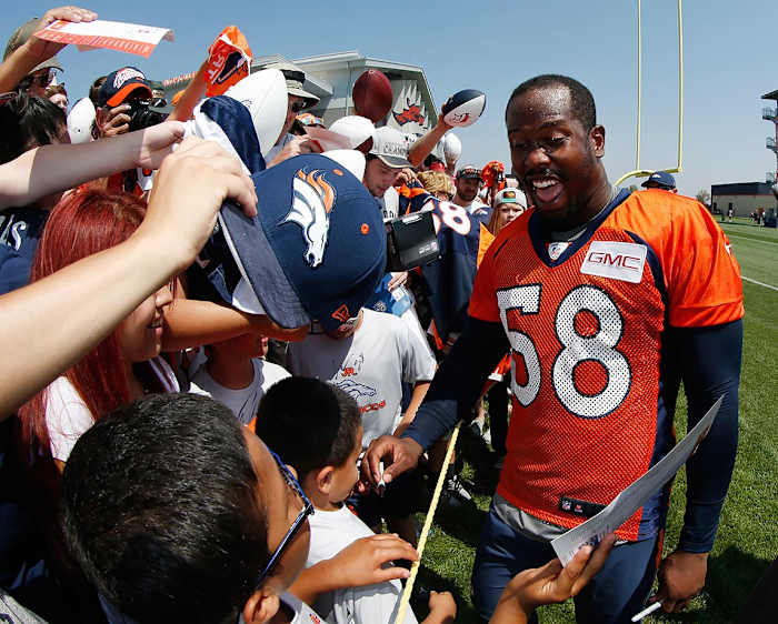2016-0728-Denver-Broncos-training-camp-Von-Miller.jpg